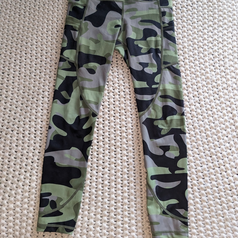 Zyia Active leggings, Light & Tight size 4, only worn a few times